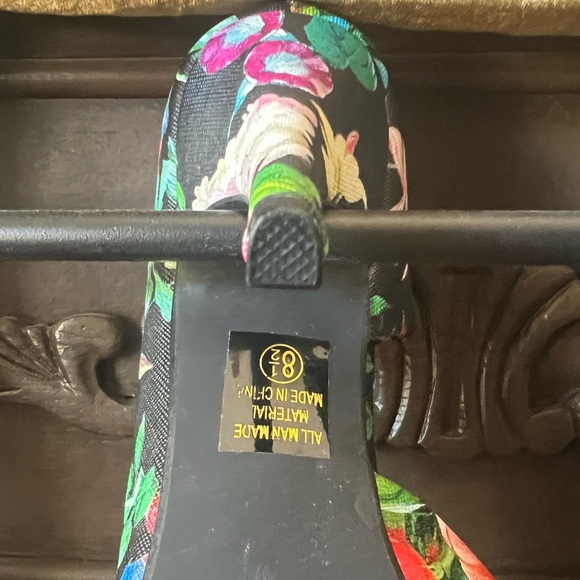 Beautiful Floral high heels - Picture 6 of 11